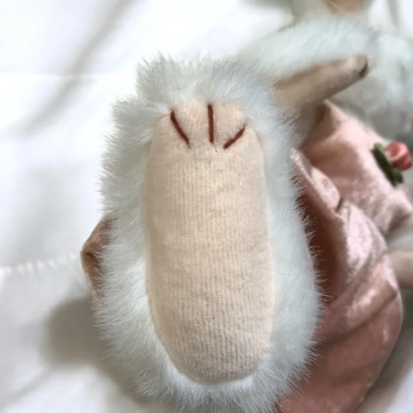 Vintage 1993 TY Attic Treasures “Sara” Soft White Bunny Rabbit Plush Toy Easter - Picture 9 of 12